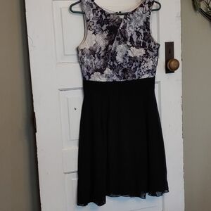 Little Mistress Black and White Sleeveless Lace Bodice Lined Dress Size 6